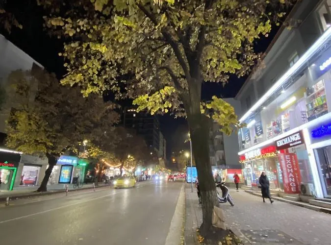 アパート Komatas Modern In Bllok Area