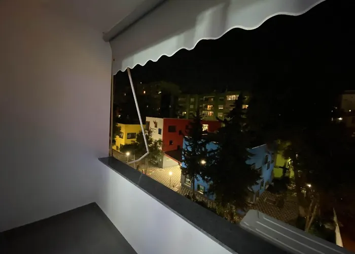 Apartmán Komatas Modern In Bllok Area *