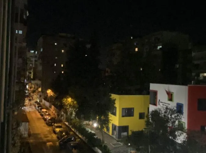 Διαμέρισμα Komatas Modern In Bllok Area